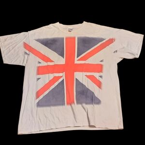 Men's White and Red Graphic T-Shirt